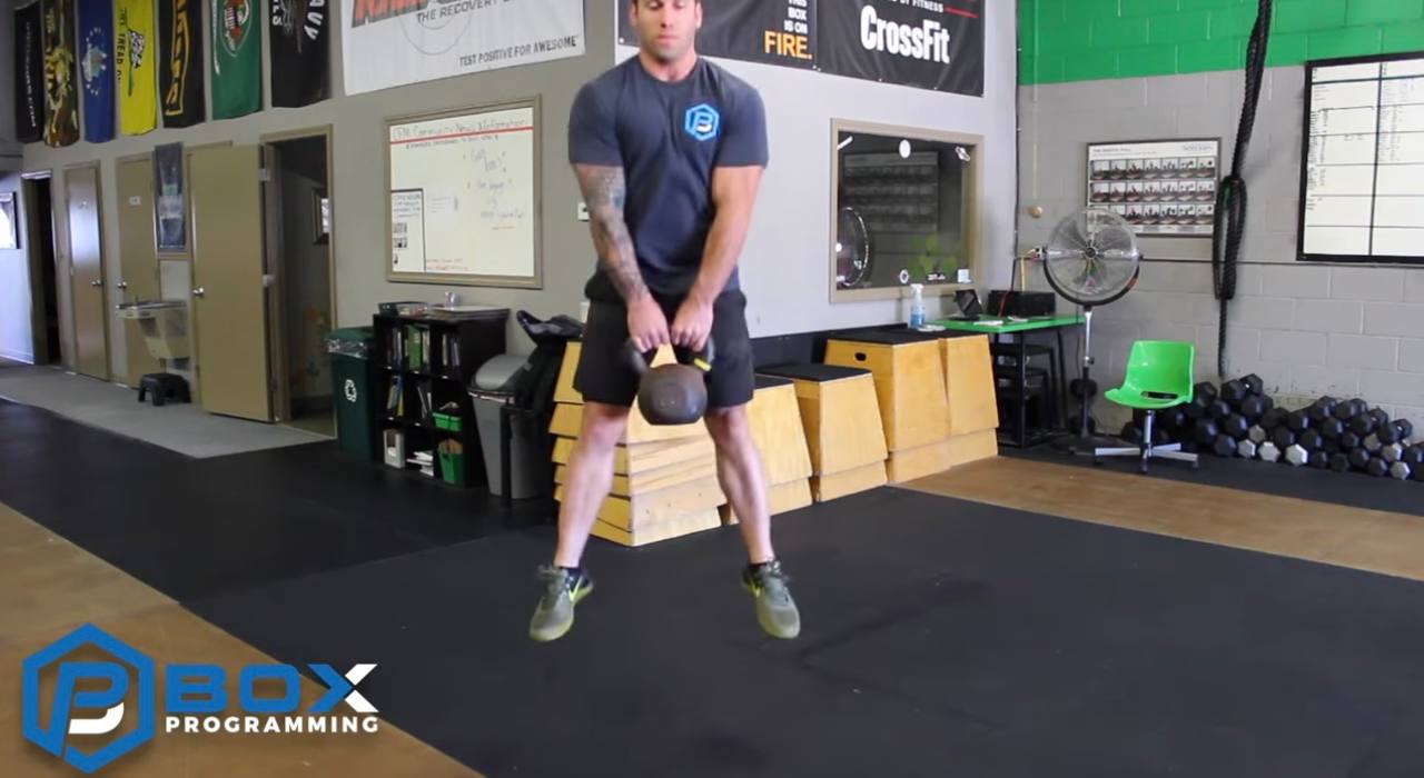 6 вправ з гирями, які чоловіки повинні виконувати часто для збільшення сили